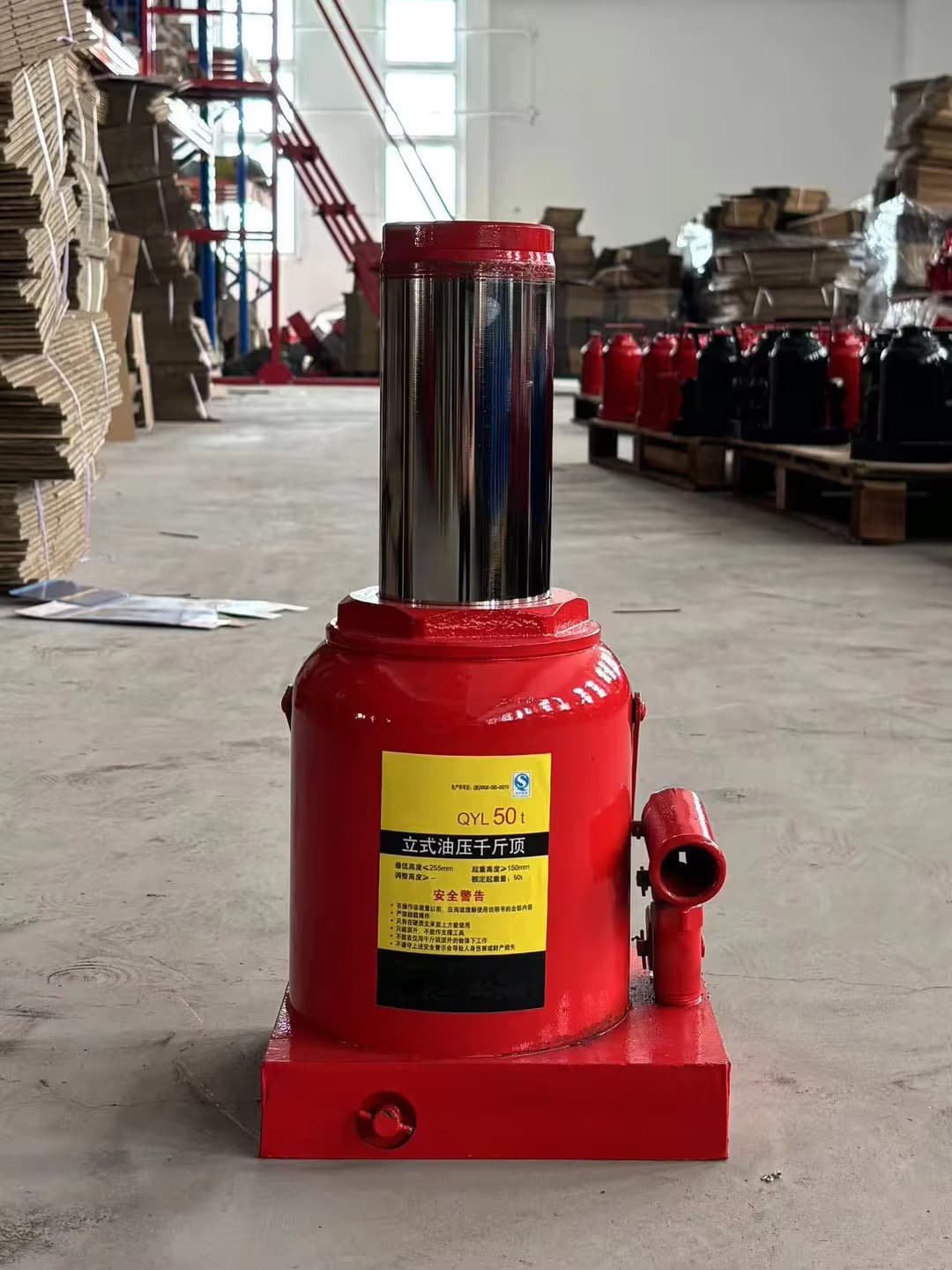 Con đội thuỷ lực 12 tấn
