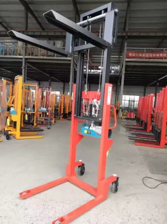 Xe nâng tay cao càng C
